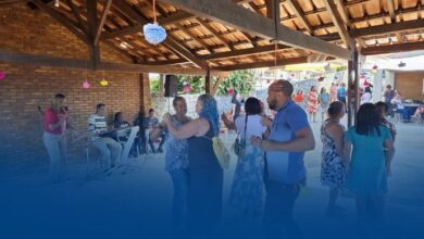 Chá Dançante anima idosos no Centro de Referência do Idoso