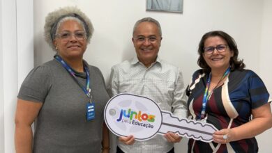 Prefeito Luciano Bonfim assina convênio em Recife para chegada de novos ônibus escolares a Triunfo