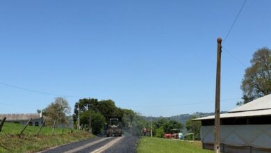 Prefeitura de Xaxim realiza asfaltamento em frente à comunidade de Monte Belo – Prefeitura de Xaxim